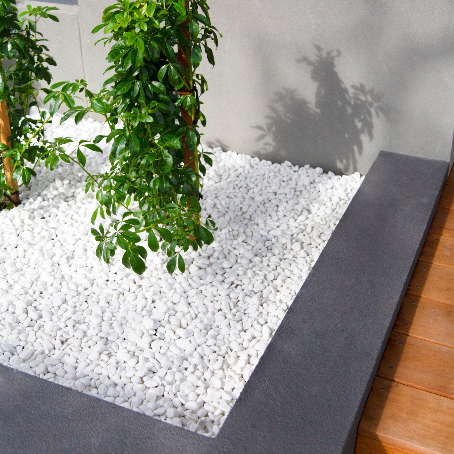 Snow White 10-15mm Landscaping Pebbles