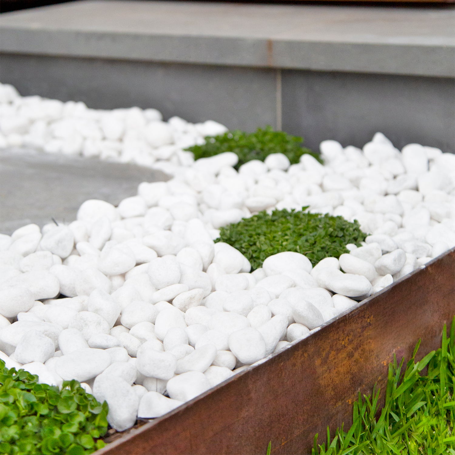 Snow White Quartz 20-25mm Landscaping Pebbles