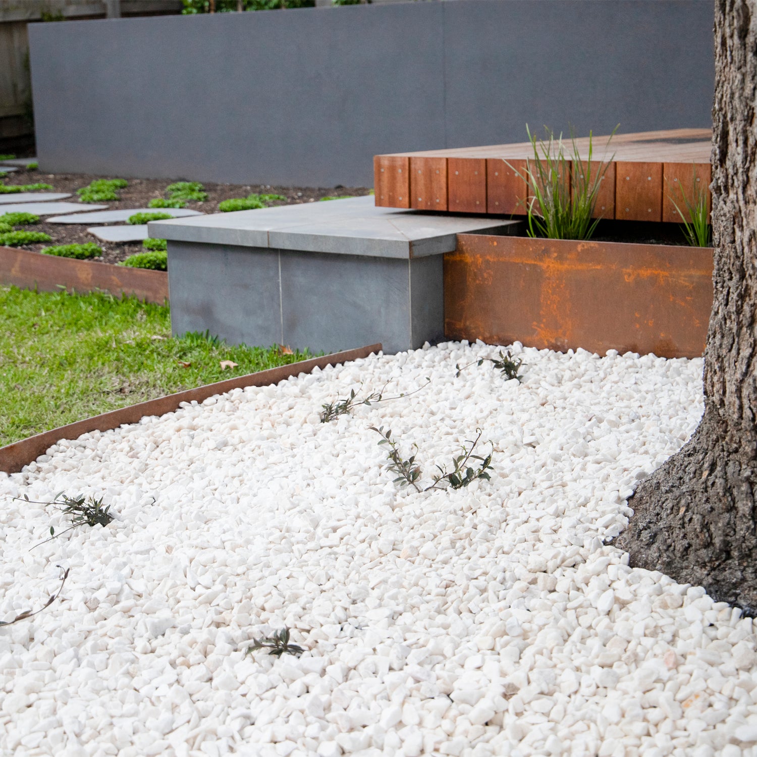 Crushed Snow White 20-25mm Landscaping Pebbles