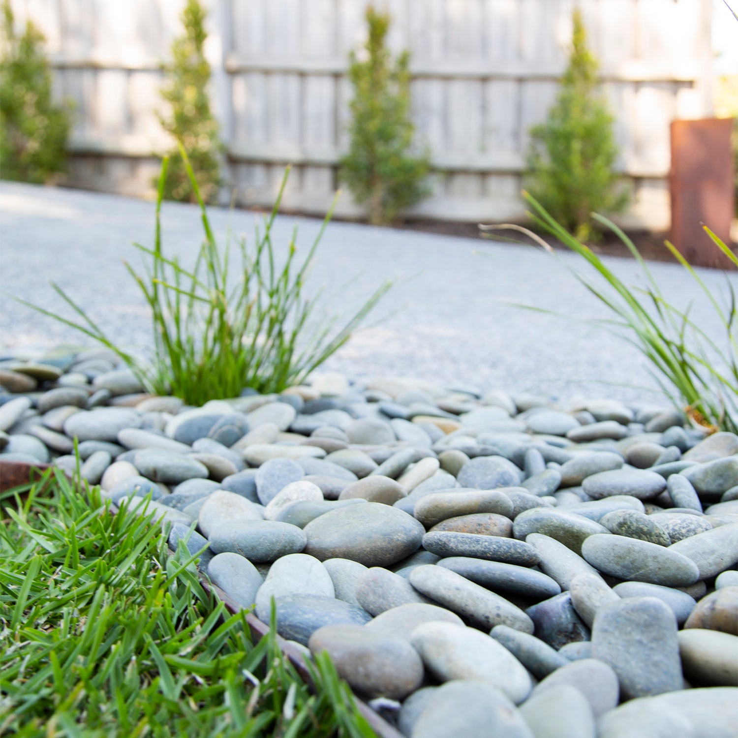 Smooth Cream 10-20mm Landscaping Pebbles