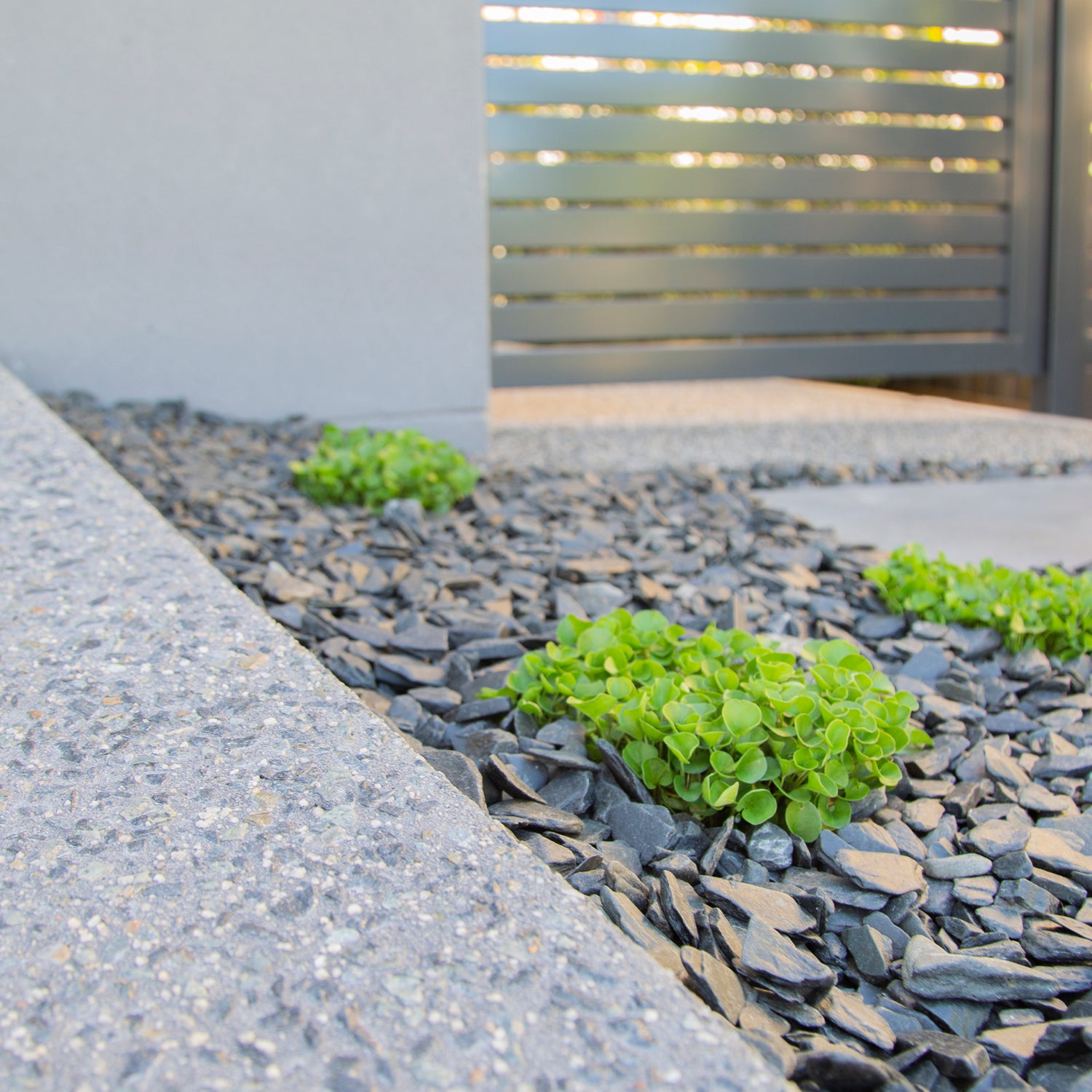 Polished Slate Black Chips 10-30mm Landscaping Pebbles