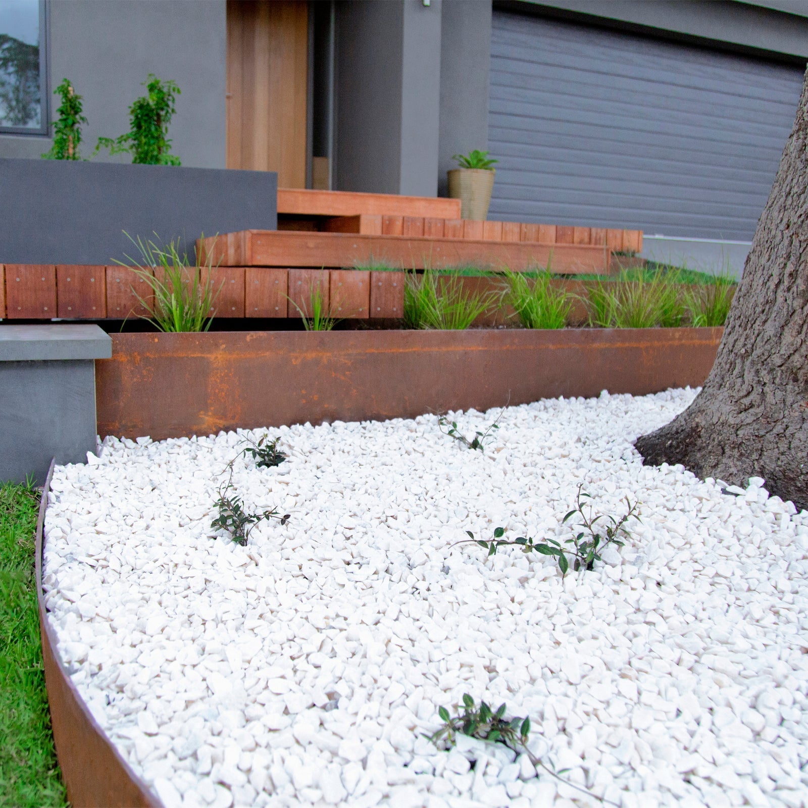 Designing with White Pebbles: Bright Borders and Landscaping Ideas