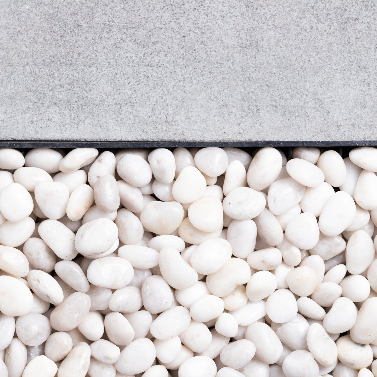 High Polish White 15-20mm Landscaping Pebbles