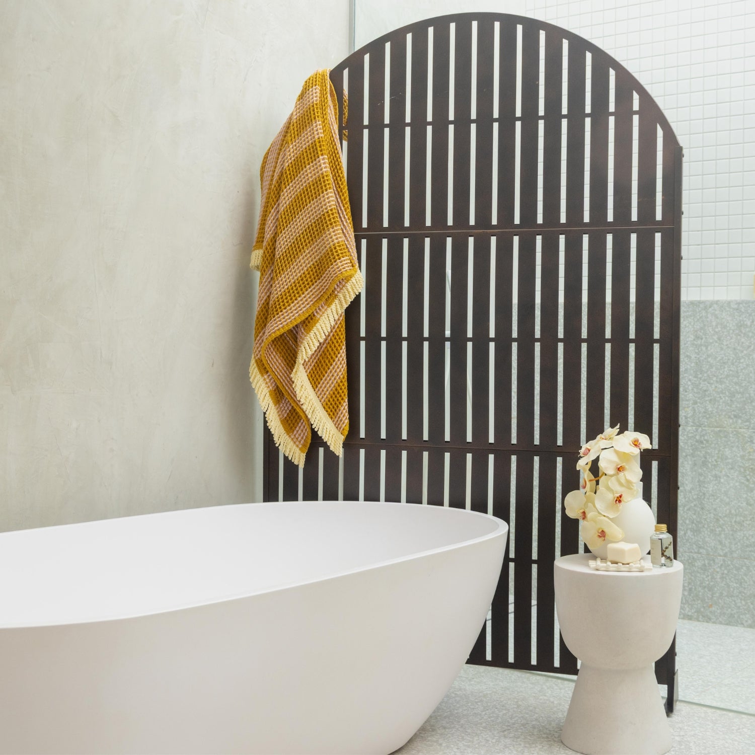 Freestanding Arch Metal Screen in Rustic Black