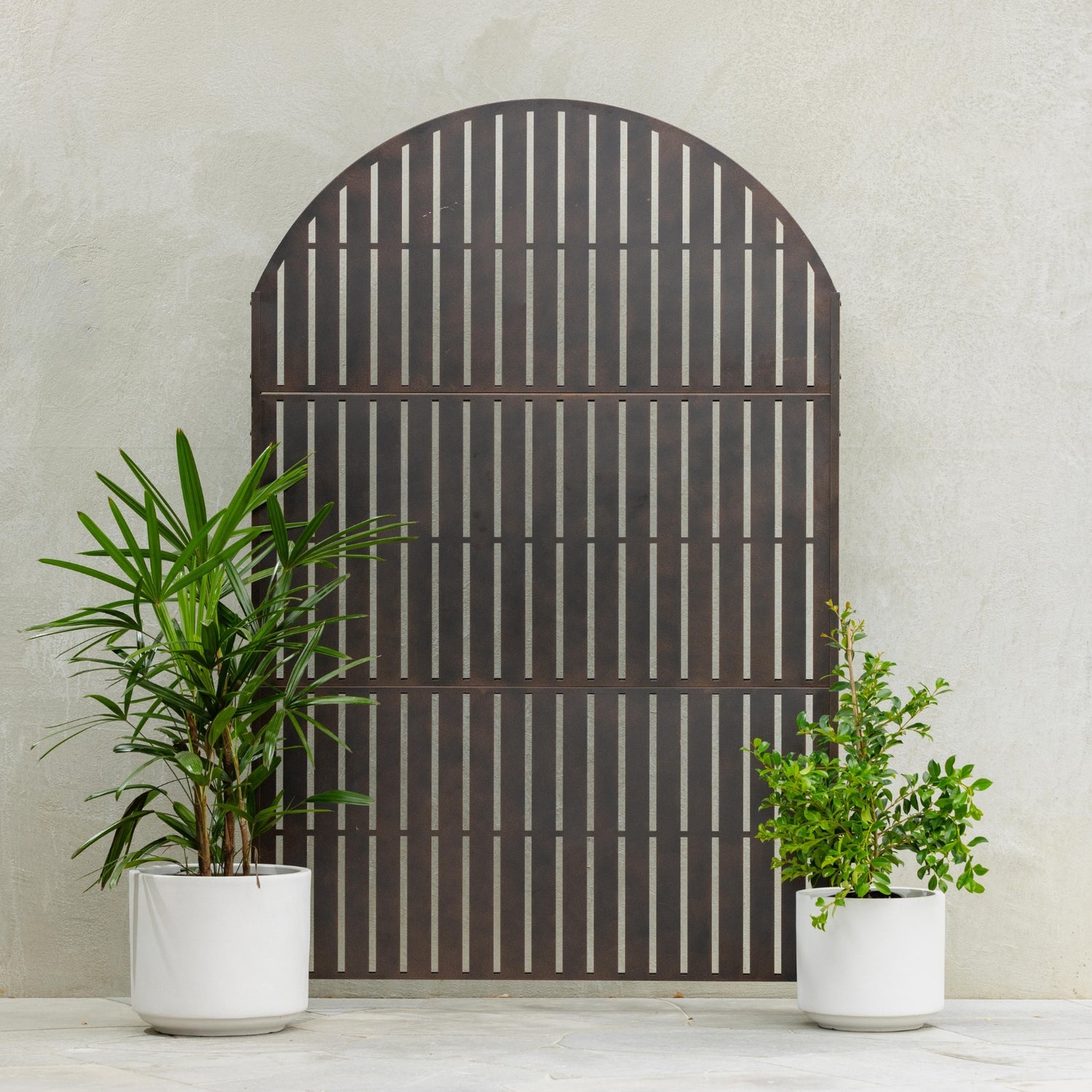 Freestanding Arch Metal Screen in Rustic Black