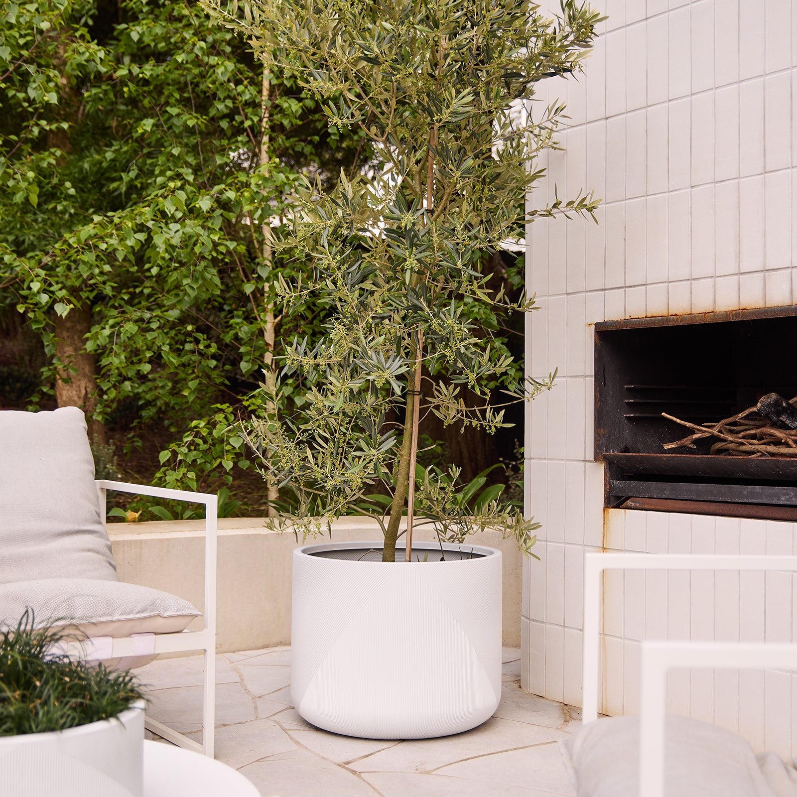 white pot plant large Gavin Planter in White