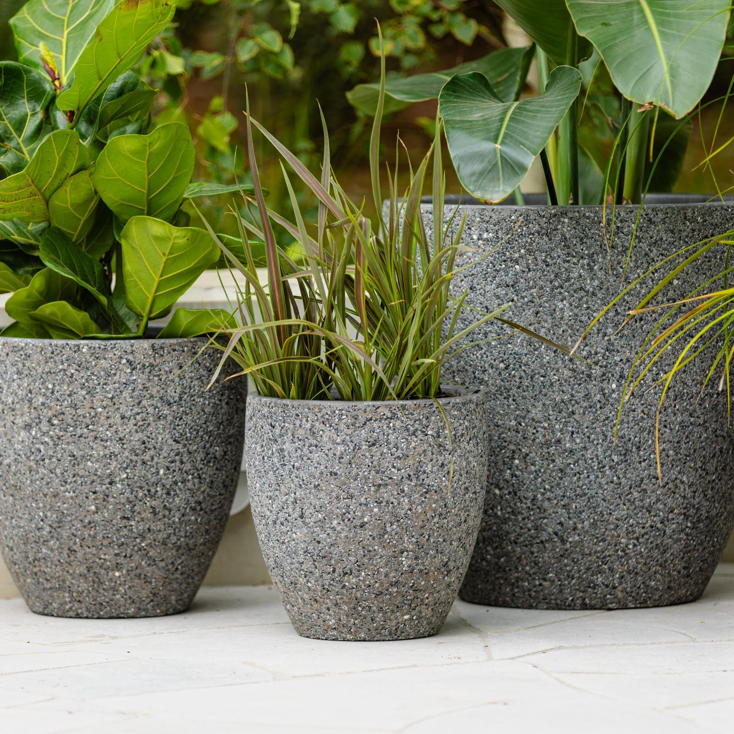 Harper Egg Pot in Dark Grey Pebble